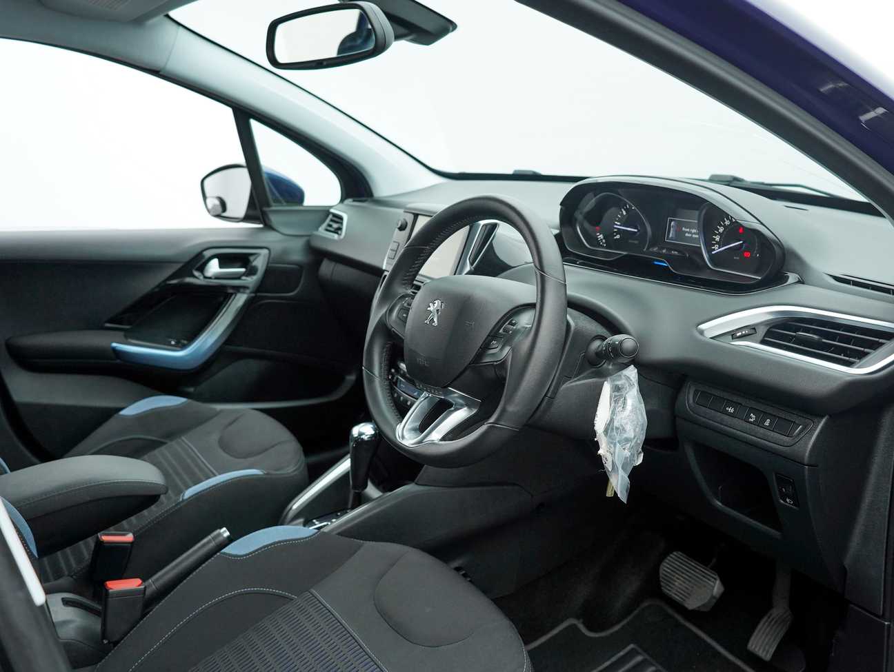 terpakai 2014 Peugeot 208 Allure 5 Door 1.6