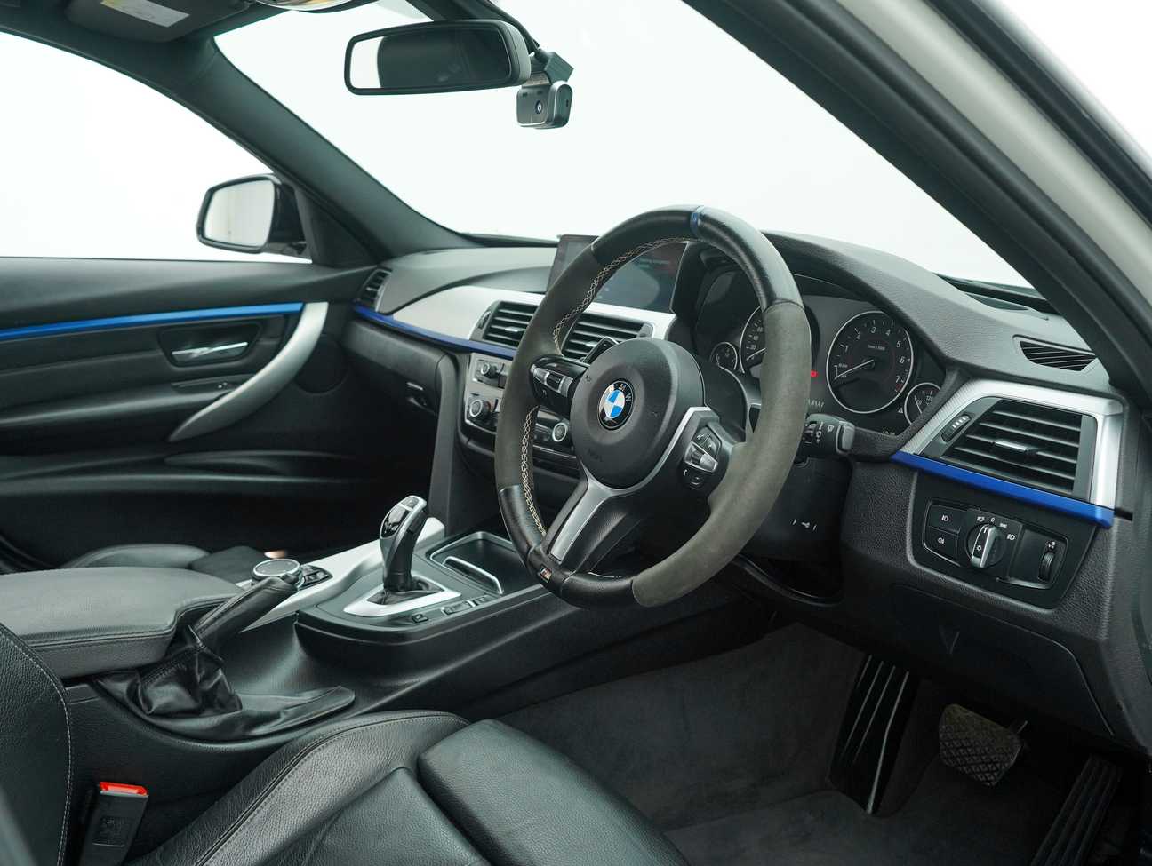 terpakai 2015 BMW 330i M Sport 2.0