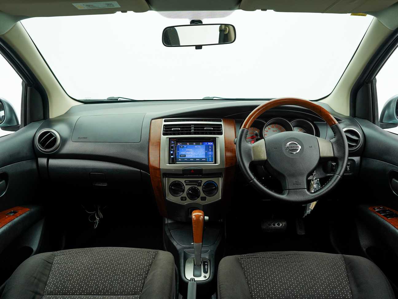 used 2011 Nissan Grand Livina Comfort 1.8