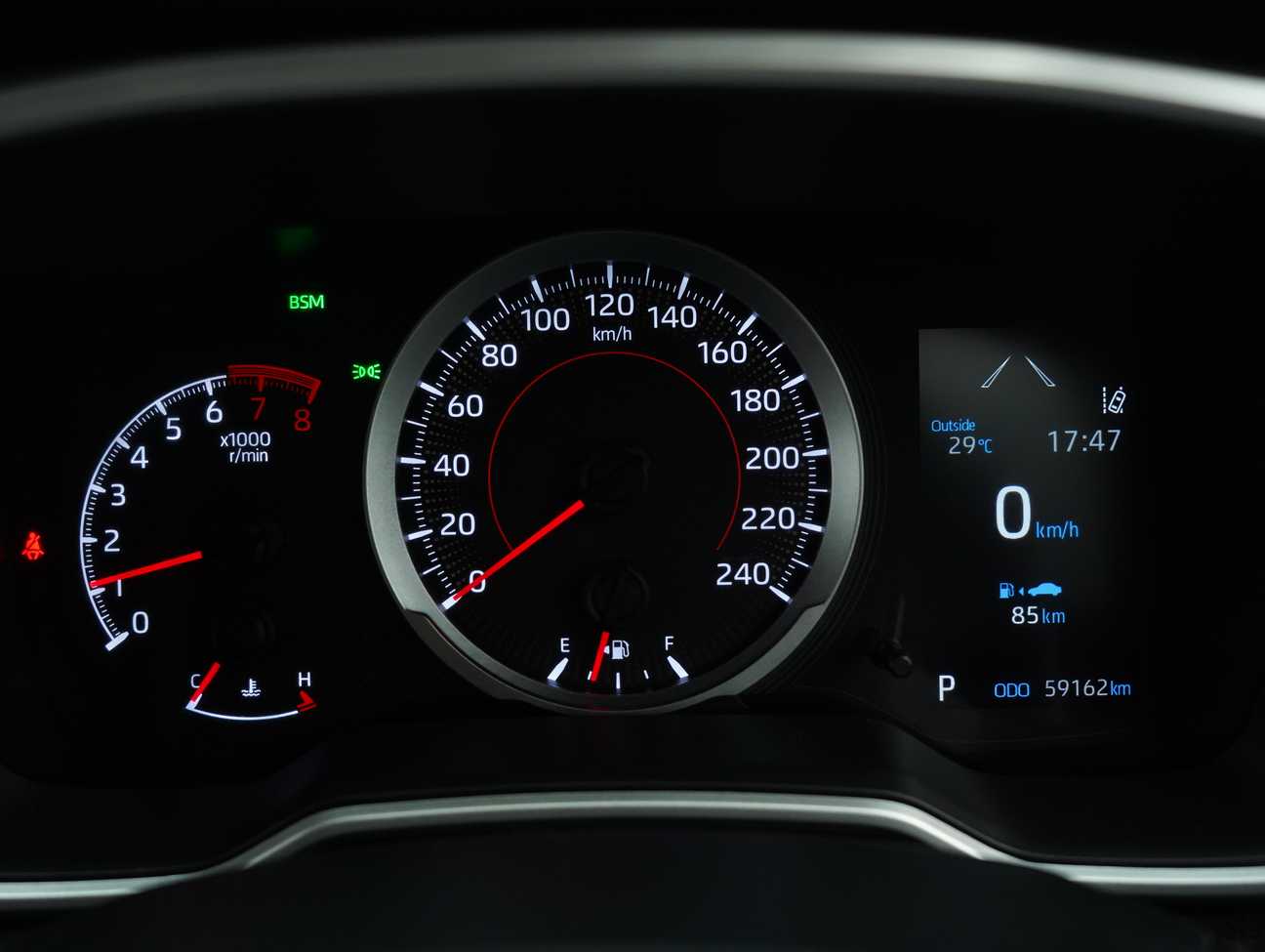 terpakai 2022 Toyota Corolla Cross V 1.8