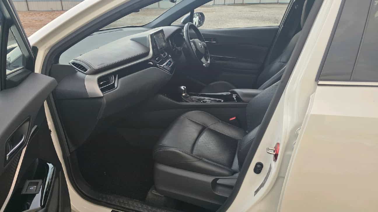 used 2019 Toyota C-HR  1.8