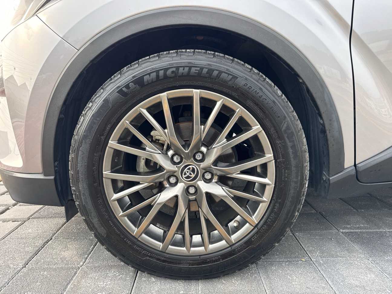 used 2018 Toyota C-HR  1.8