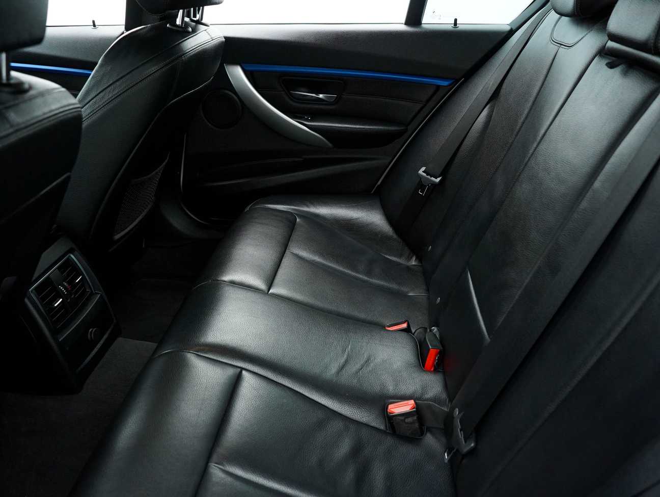 terpakai 2015 BMW 320i M Sport 2.0