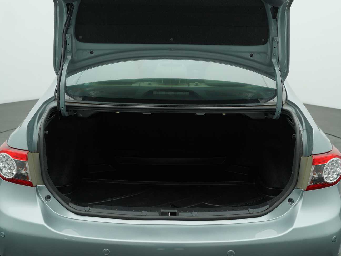 used 2013 Toyota Corolla Altis E 1.8