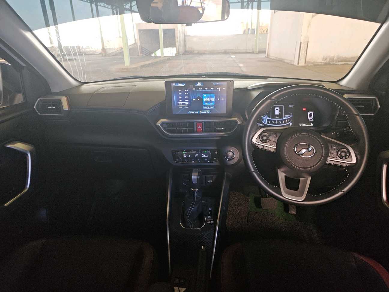 terpakai 2022 Perodua Ativa AV (2 Tone Special Metallic) 1.0
