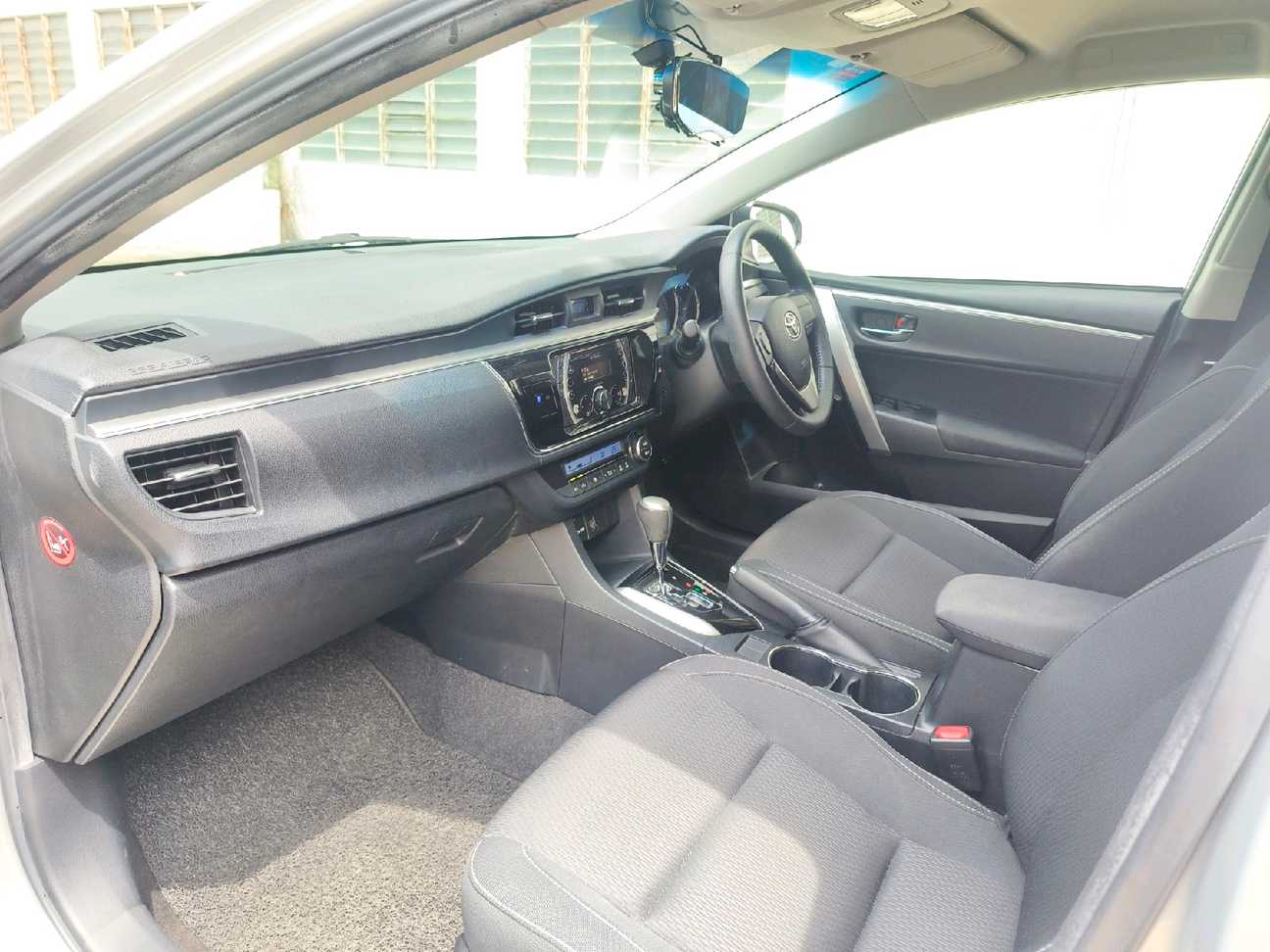 used 2015 Toyota Corolla Altis E 1.8