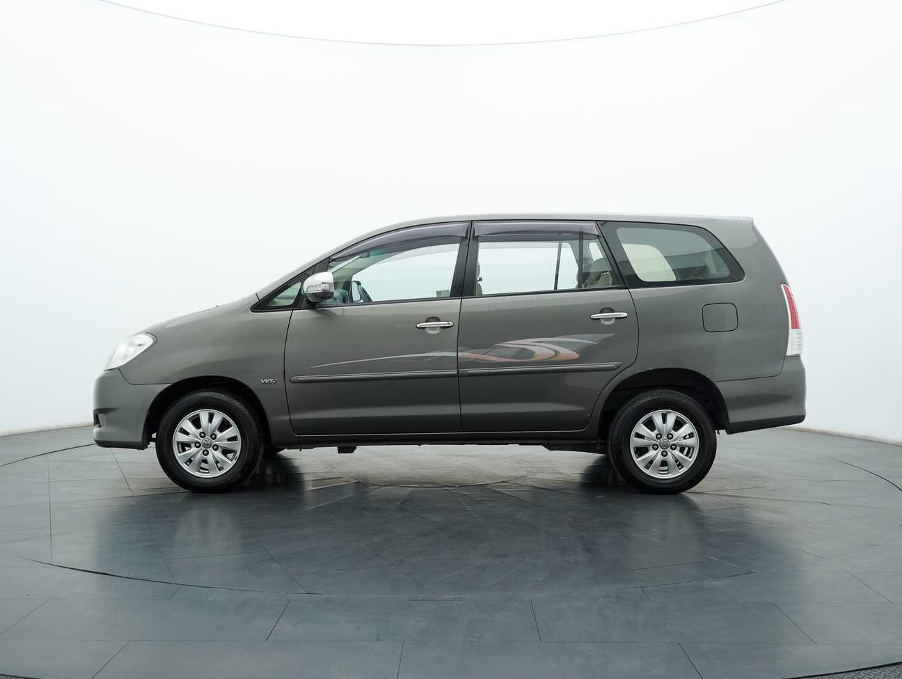 terpakai 2011 Toyota Innova G 2.0