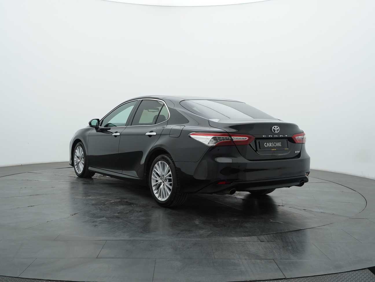 used 2019 Toyota Camry V 2.5