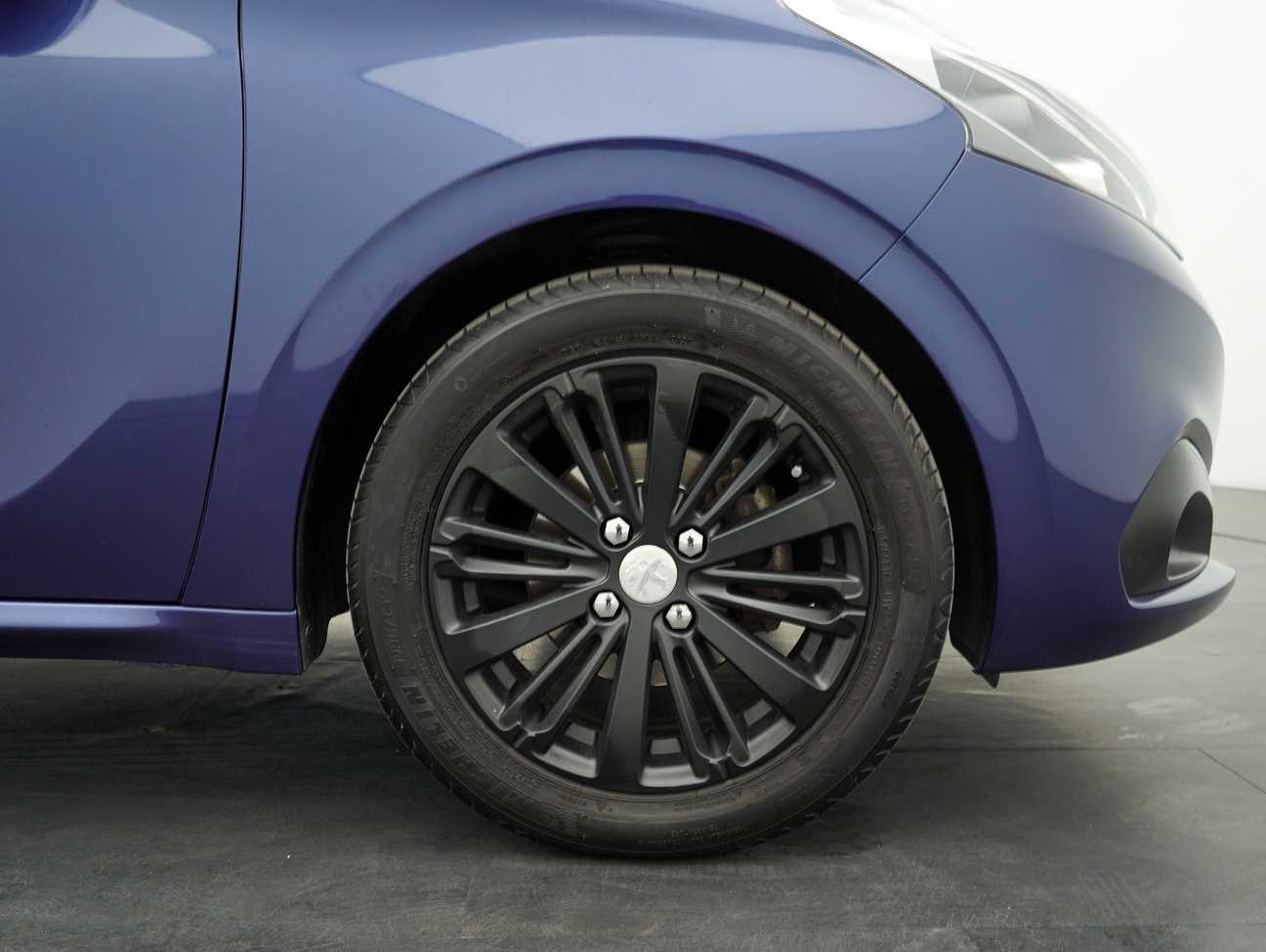 terpakai 2017 Peugeot 208 PureTech 1.2