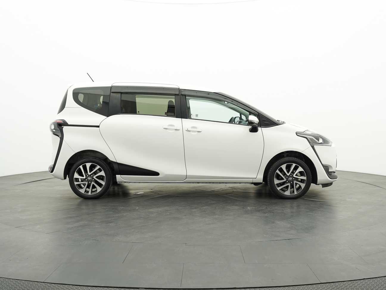 used 2017 Toyota Sienta V 1.5