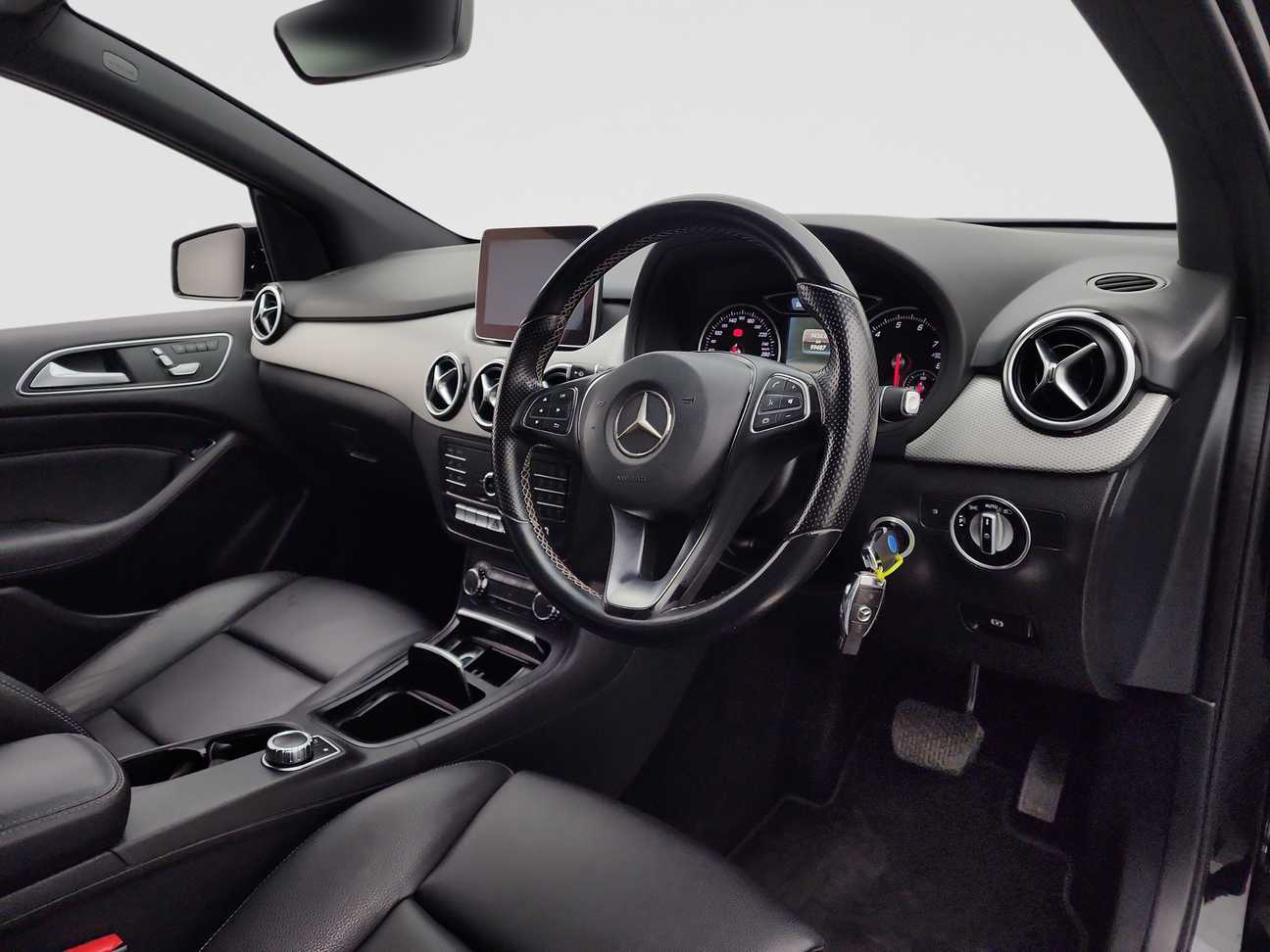 terpakai 2015 Mercedes-Benz B200 Sport Tourer 1.6