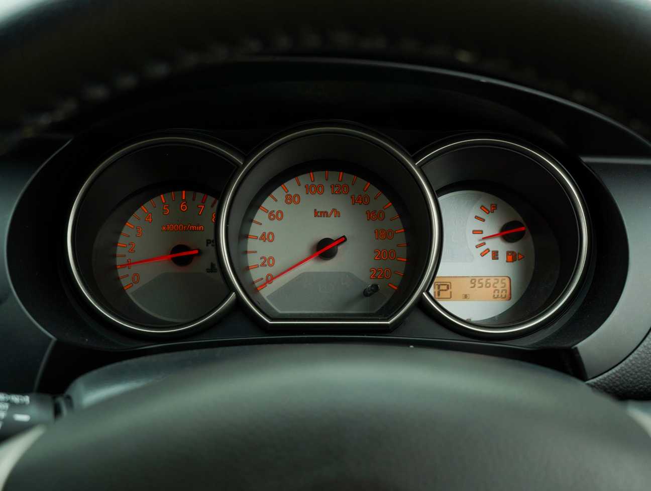 terpakai 2013 Nissan Grand Livina Comfort 1.6