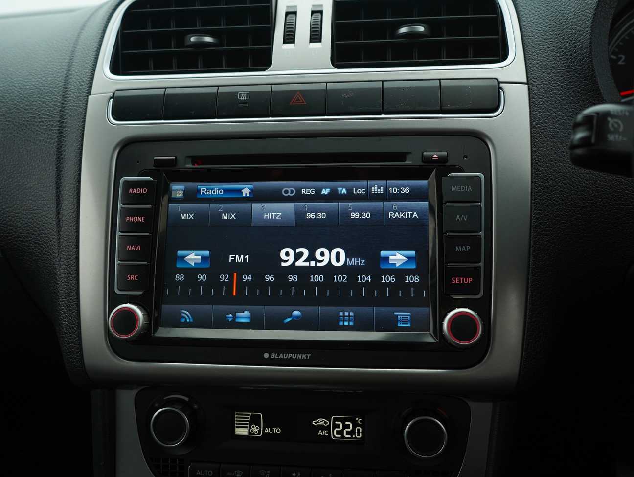 terpakai 2016 Volkswagen POLO HATCHBACK 1.6