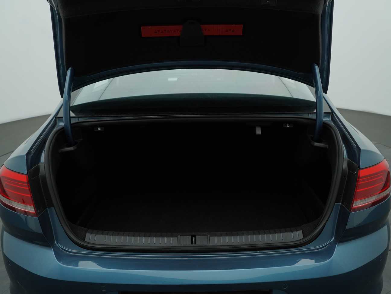 terpakai 2018 Volkswagen Passat TSI Comfortline Plus 1.8