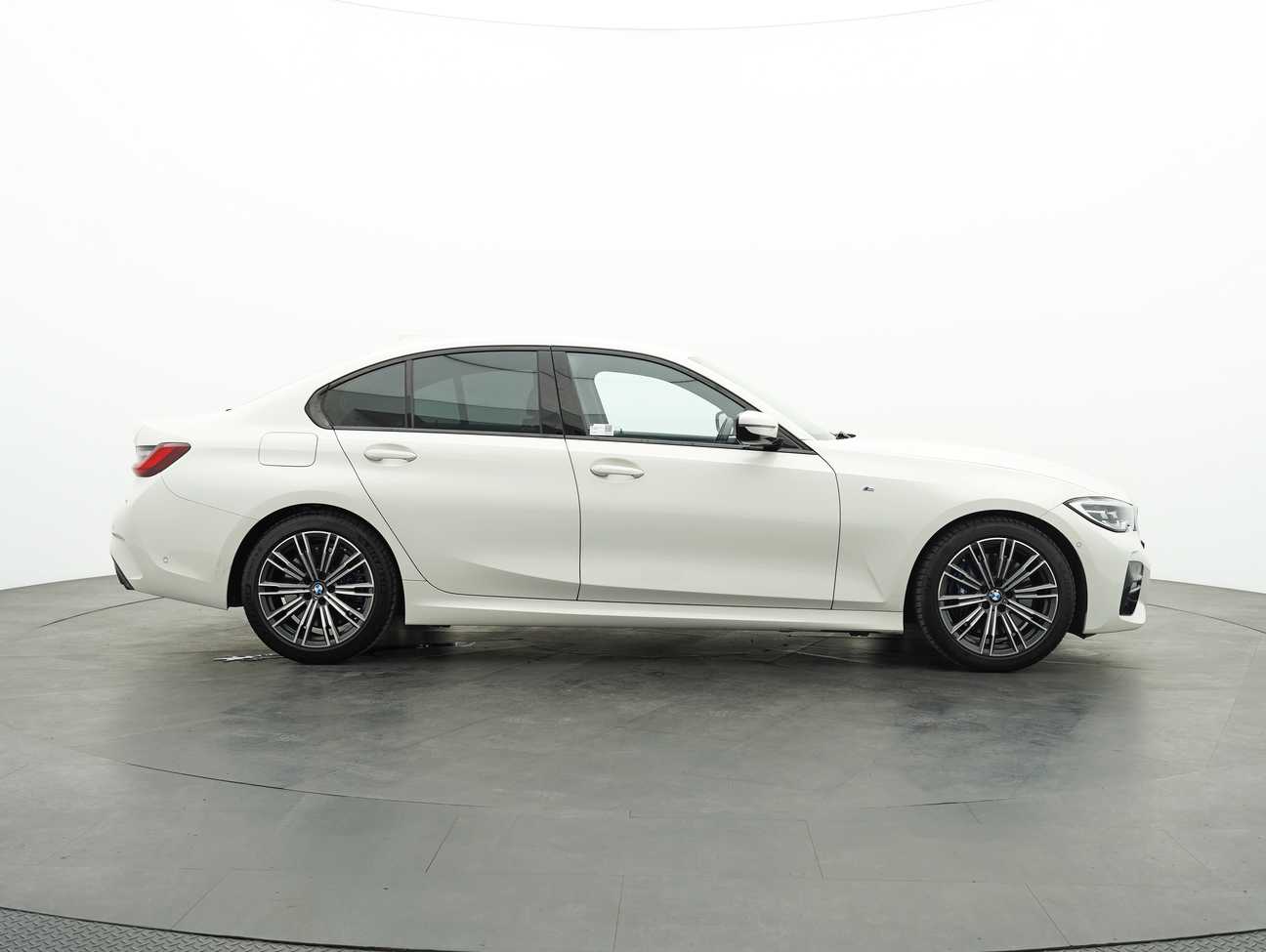 terpakai 2021 BMW 330i M Sport Driving Assist Pack 2.0