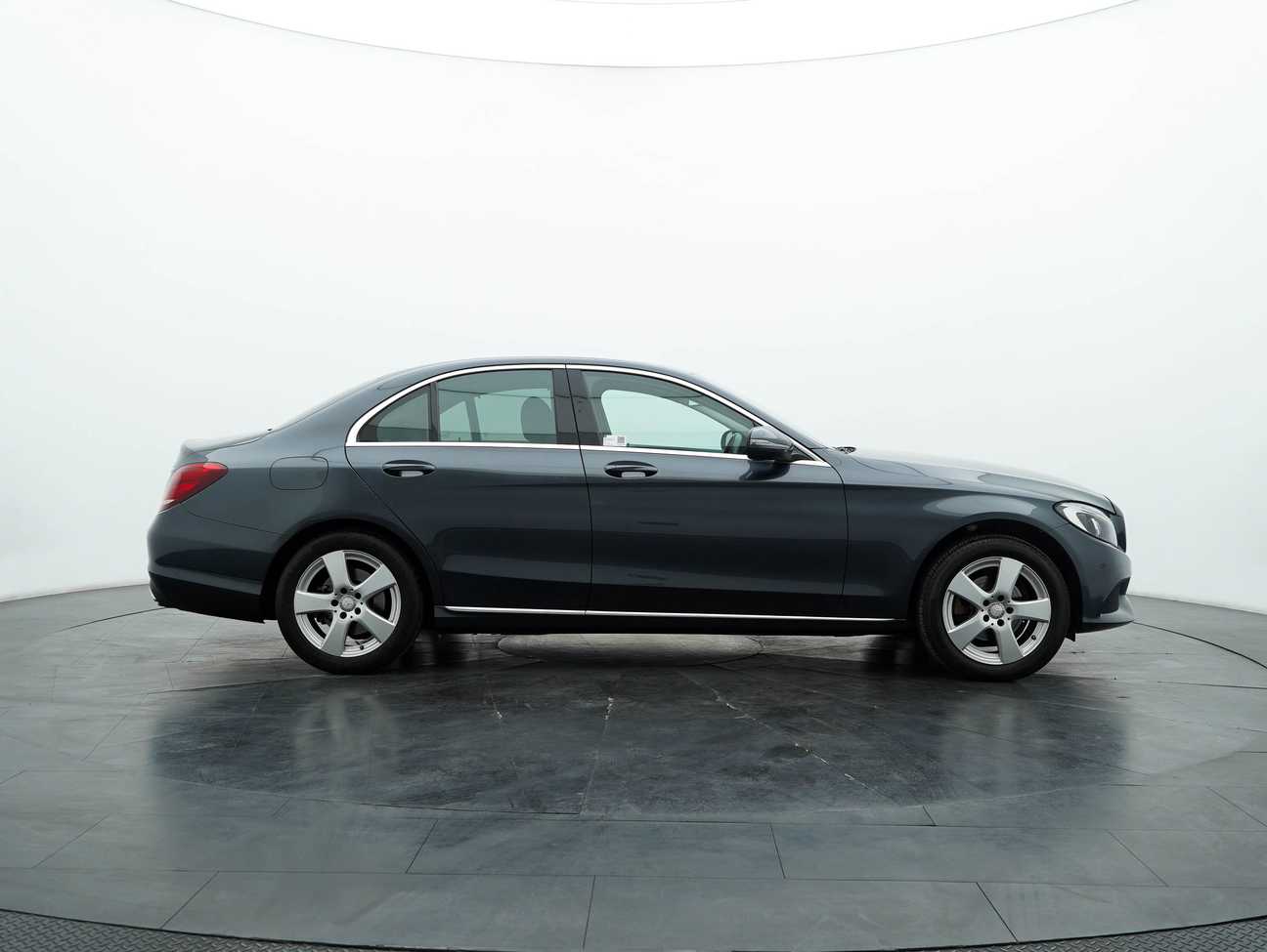 terpakai 2016 Mercedes-Benz C180 Avantgarde (7G-TRONIC Plus) 1.6