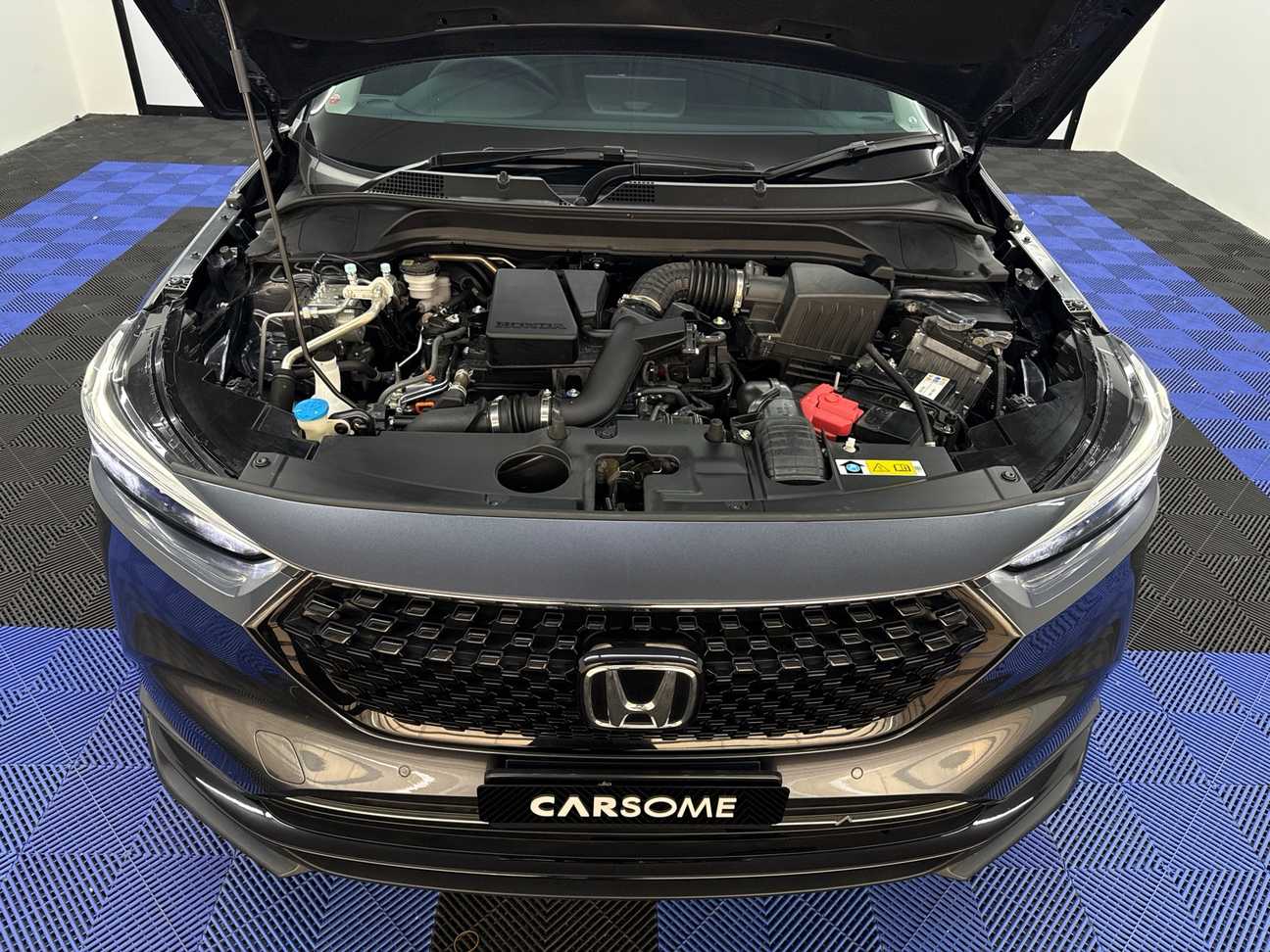 used 2025 Honda HR-V V 1.5