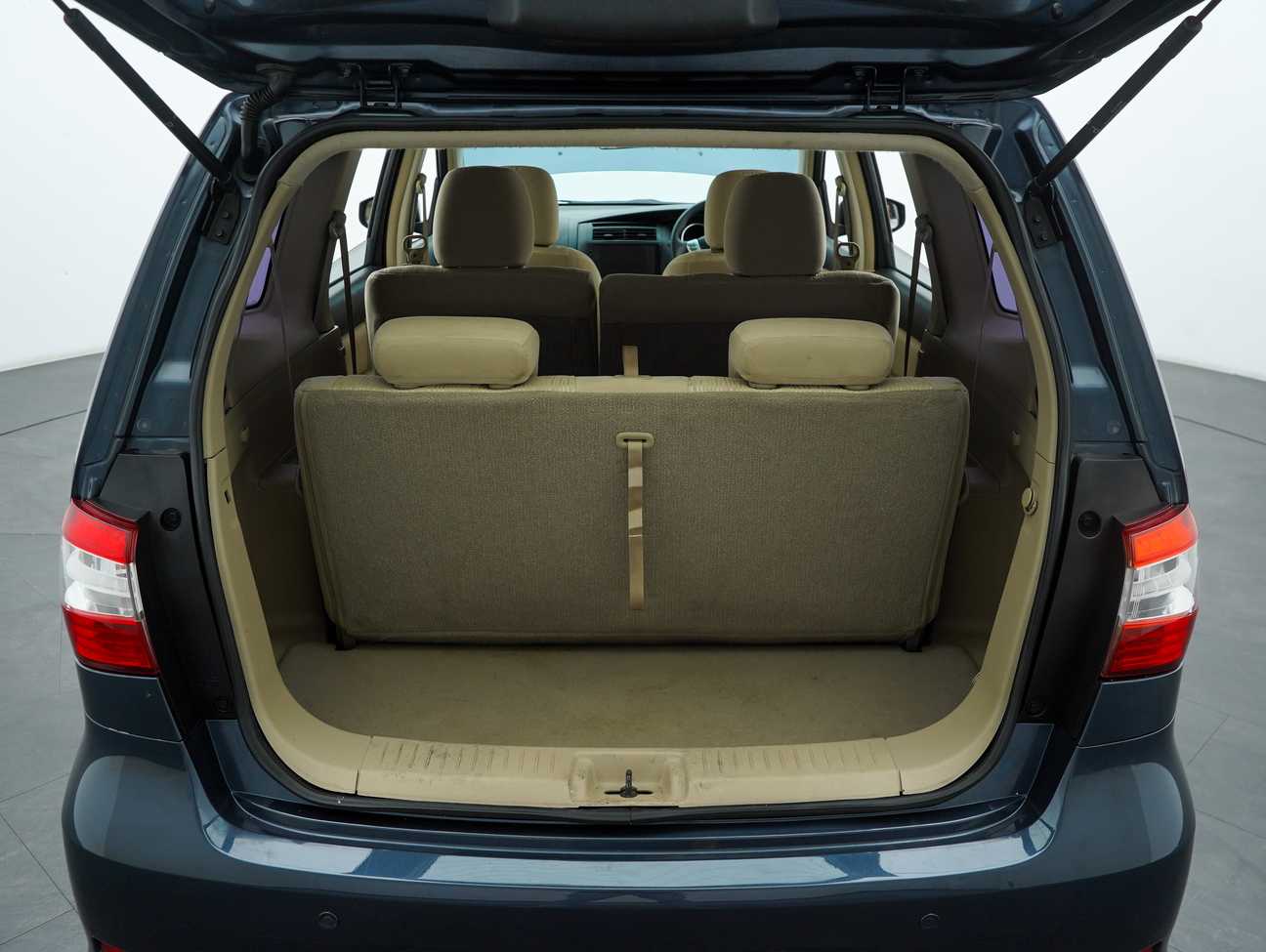 used 2013 Nissan Grand Livina Comfort 1.6