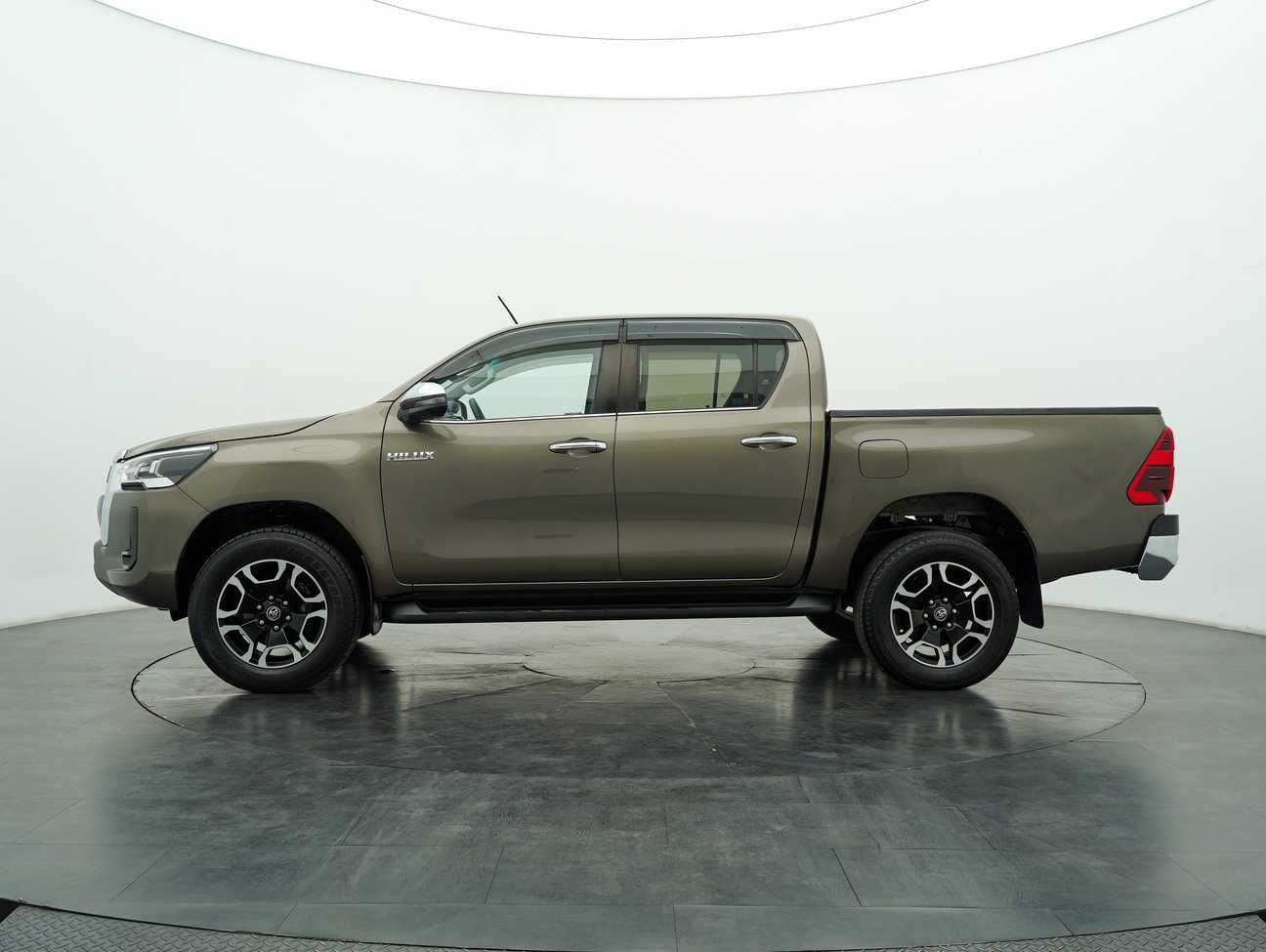 terpakai 2022 Toyota Hilux V Dual Cab 2.4