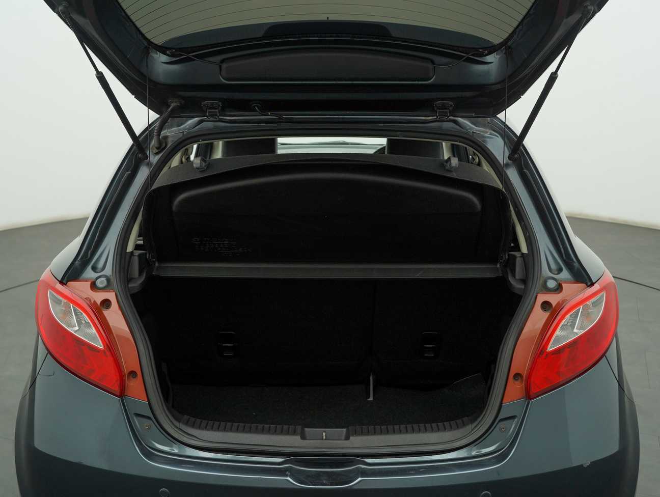 terpakai 2011 Mazda 2 R 1.5