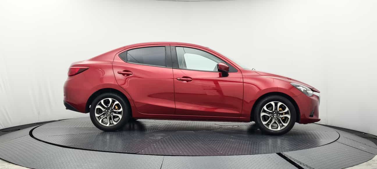terpakai 2015 Mazda 2 SEDAN 1.5