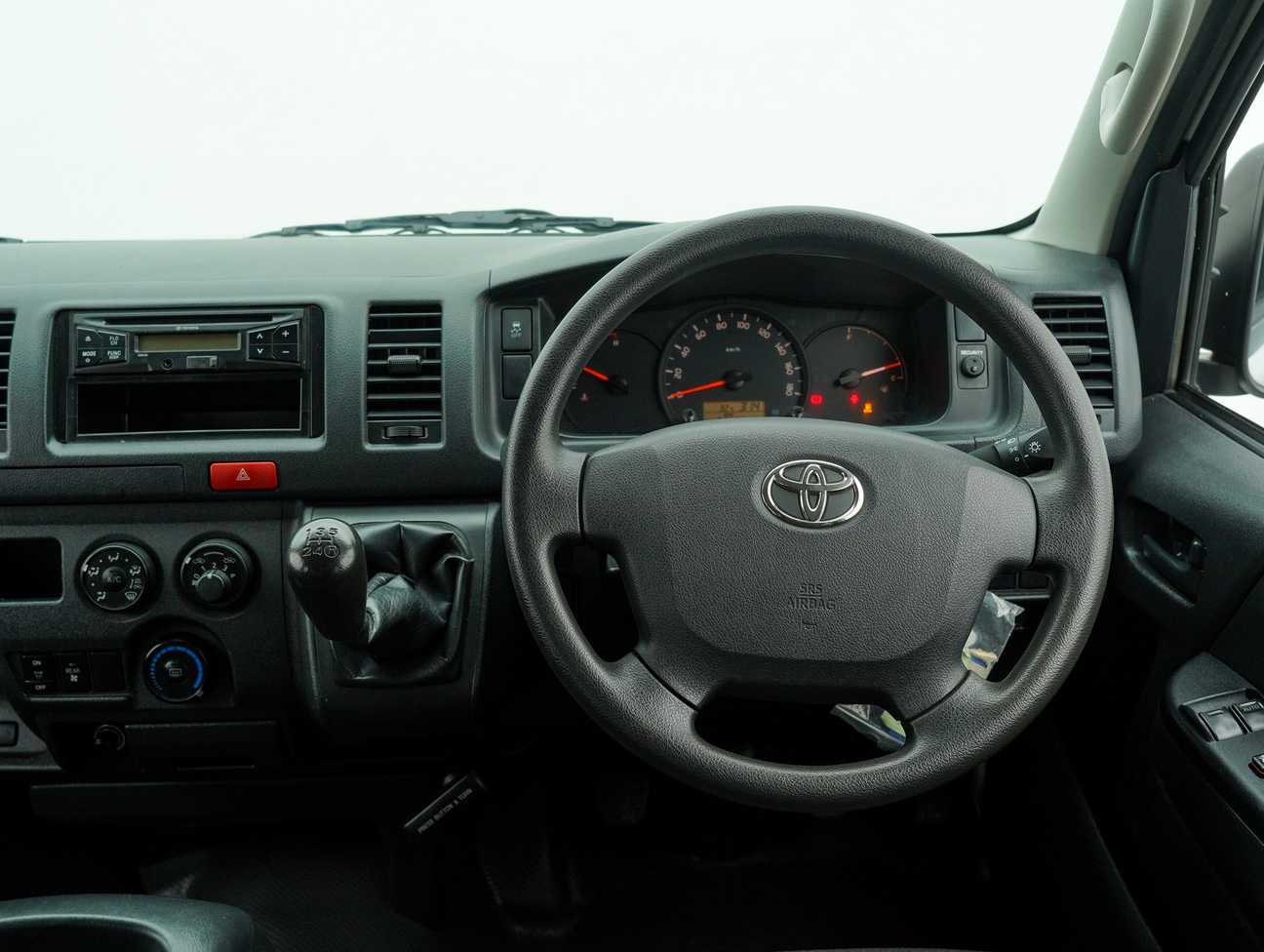 terpakai 2016 Toyota Hiace Window Van 2.5