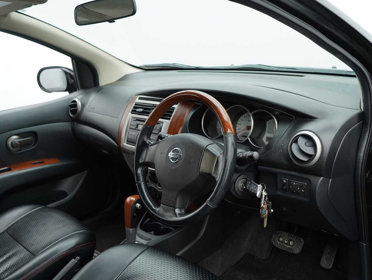 used 2013 Nissan Grand Livina Comfort 1.8