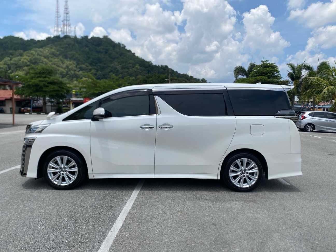 terpakai 2018 Toyota Vellfire  2.5