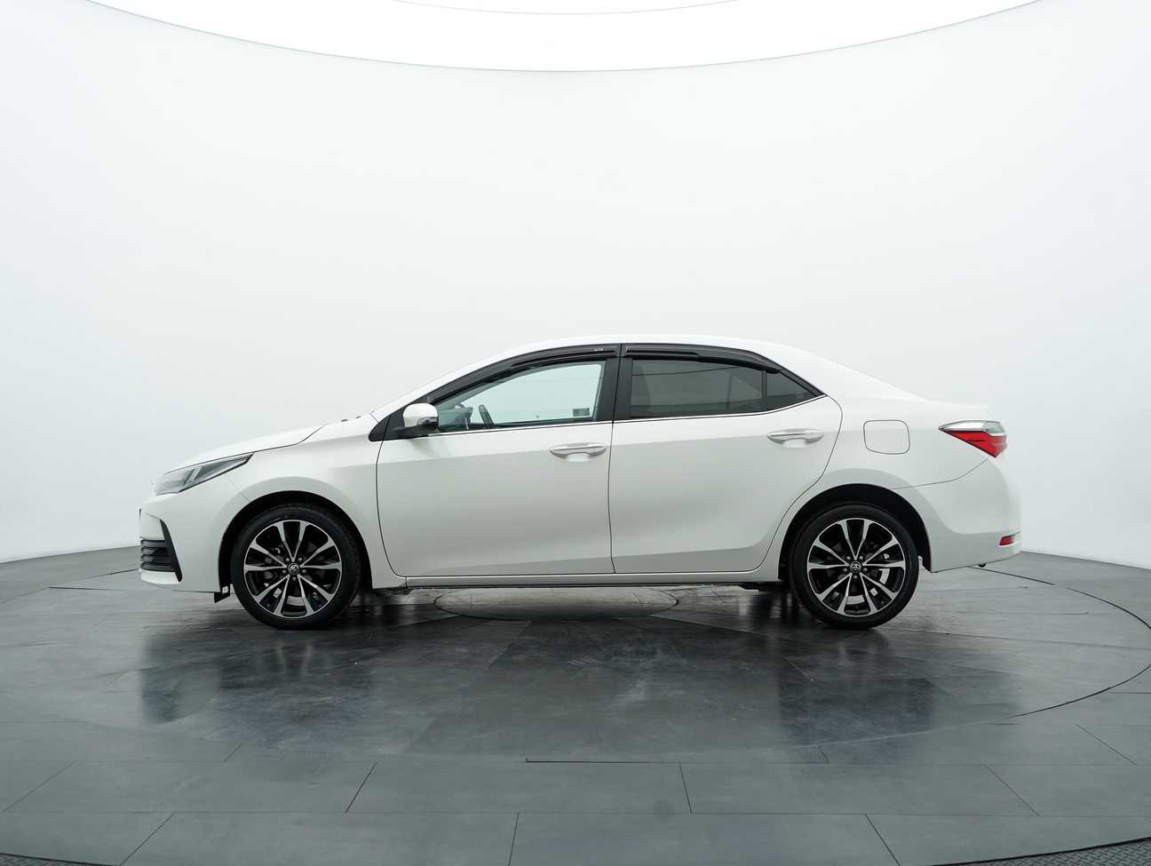 used 2017 Toyota Corolla Altis V 2.0