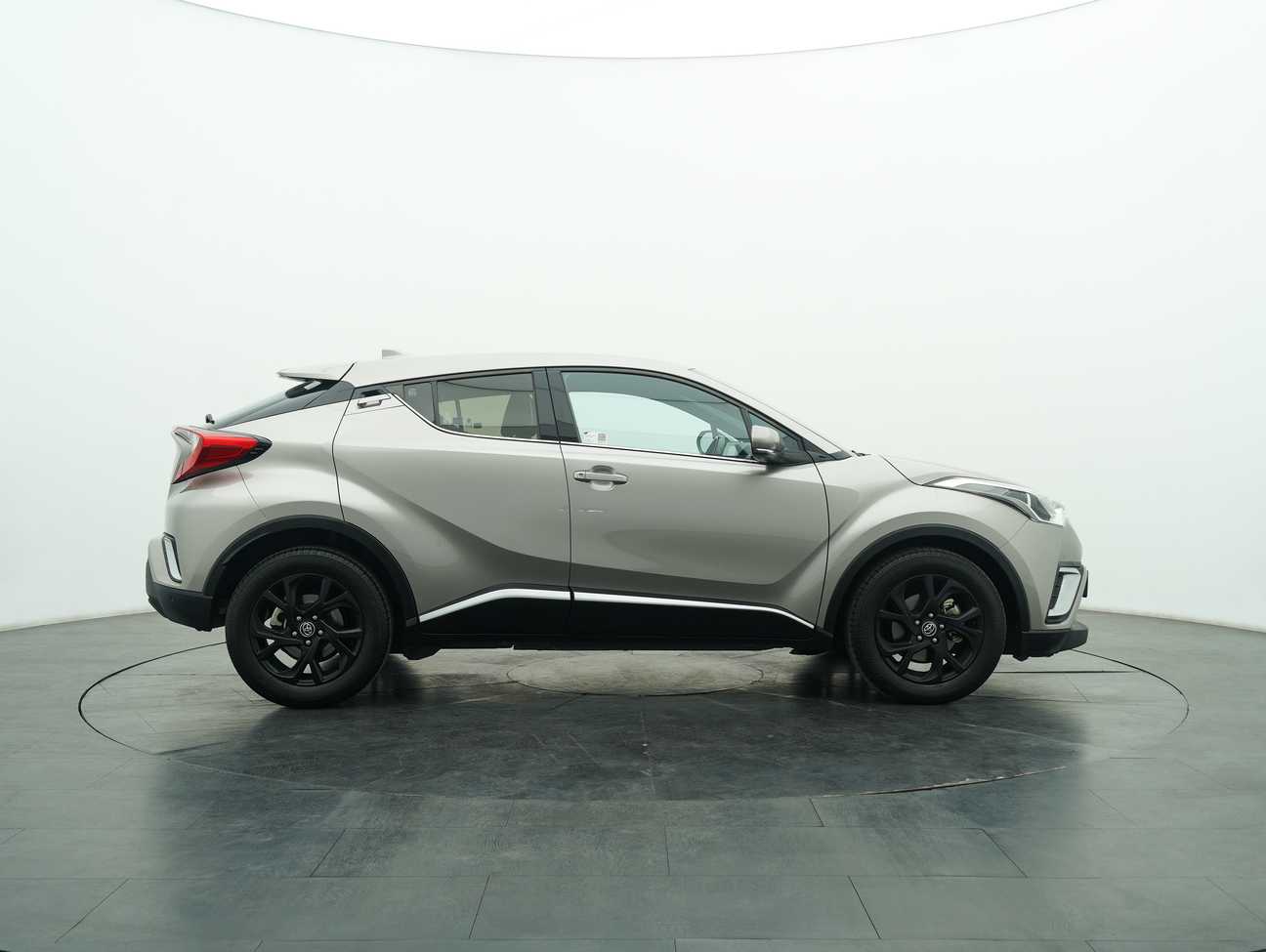 used 2019 Toyota C-HR  1.8