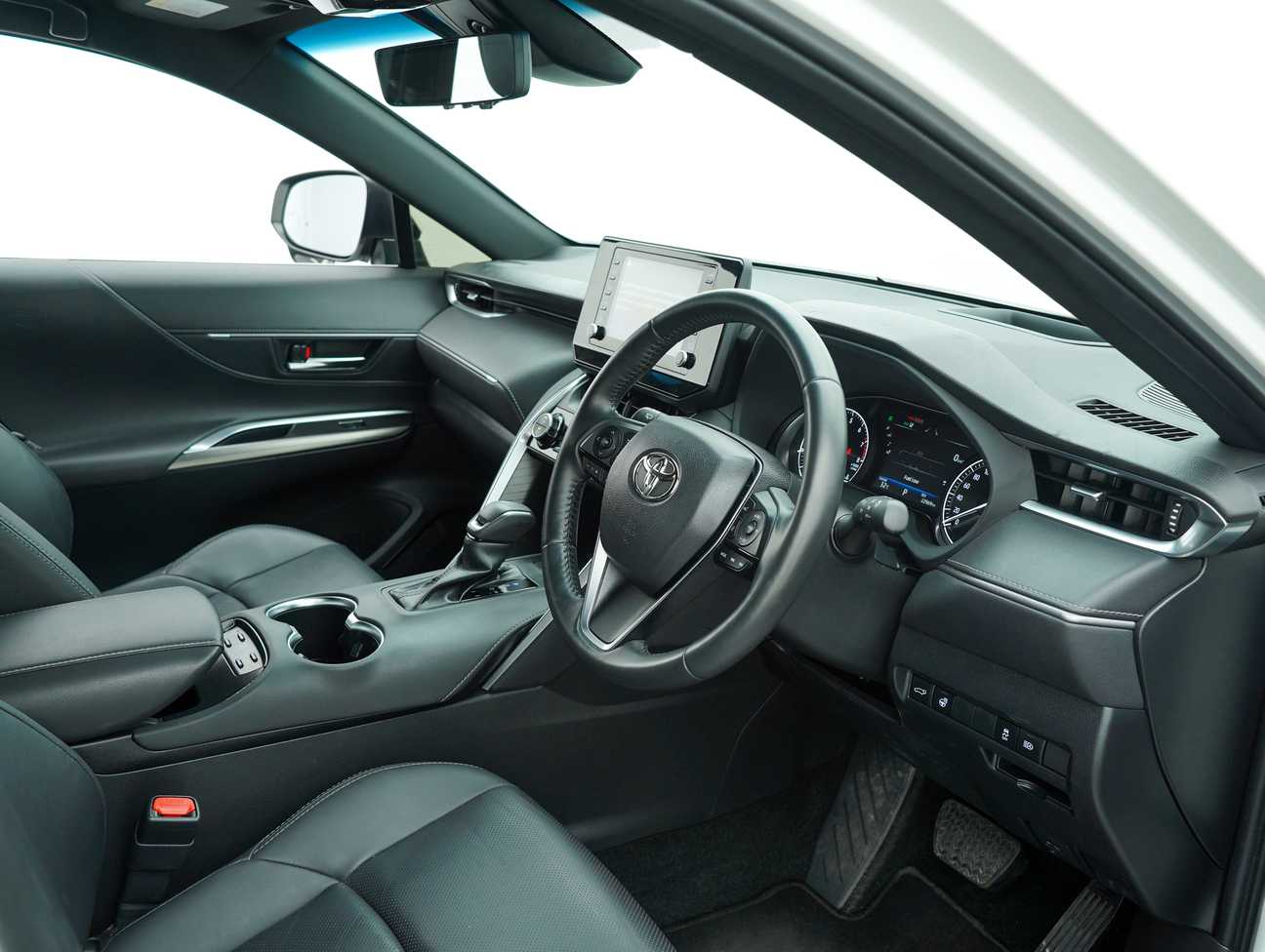 used 2021 Toyota Harrier Luxury 2.0