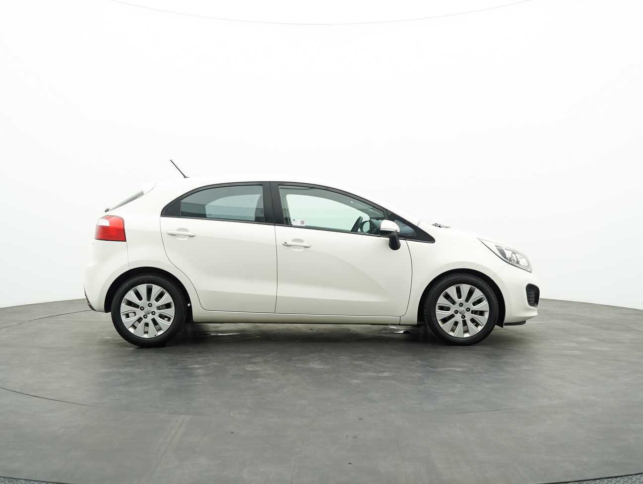 terpakai 2013 Kia RIO UB 1.4