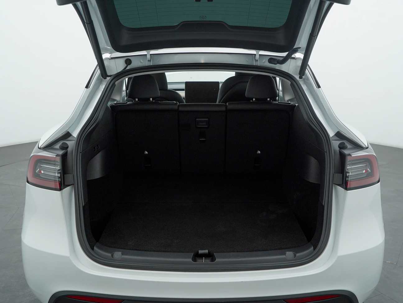terpakai 2024 Tesla Model Y Standard Range 