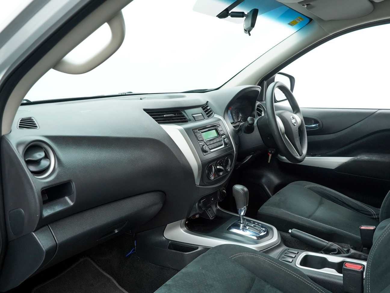 terpakai 2019 Nissan Navara NP300 SE 2.5