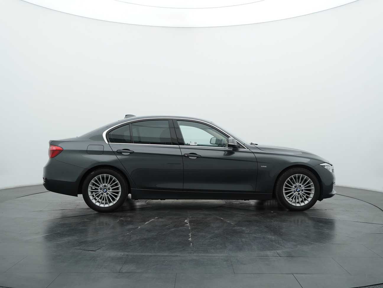 used 2017 BMW 318i Luxury 1.5