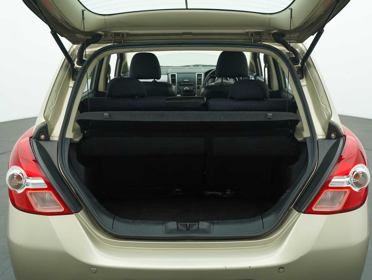 used 2014 Nissan Latio Comfort 1.8