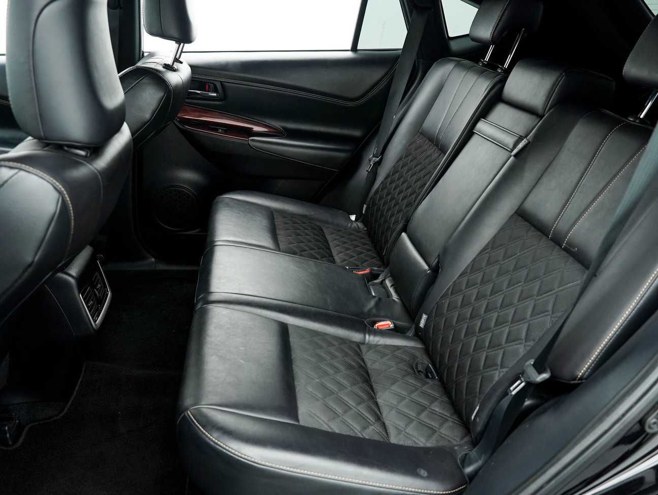 used 2014 Toyota Harrier Premium 2.0