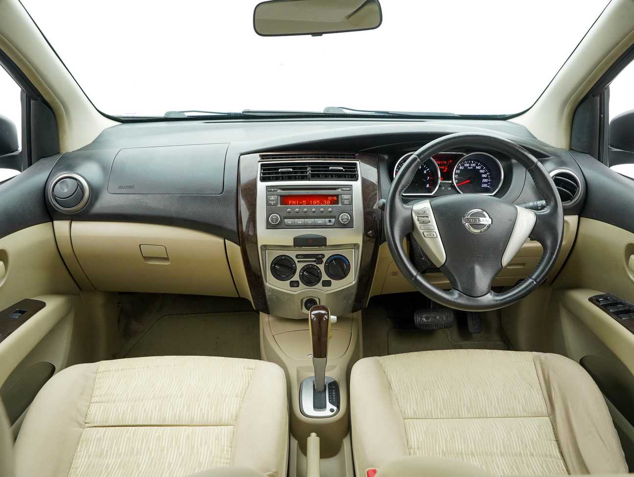 terpakai 2015 Nissan Grand Livina Comfort 1.8