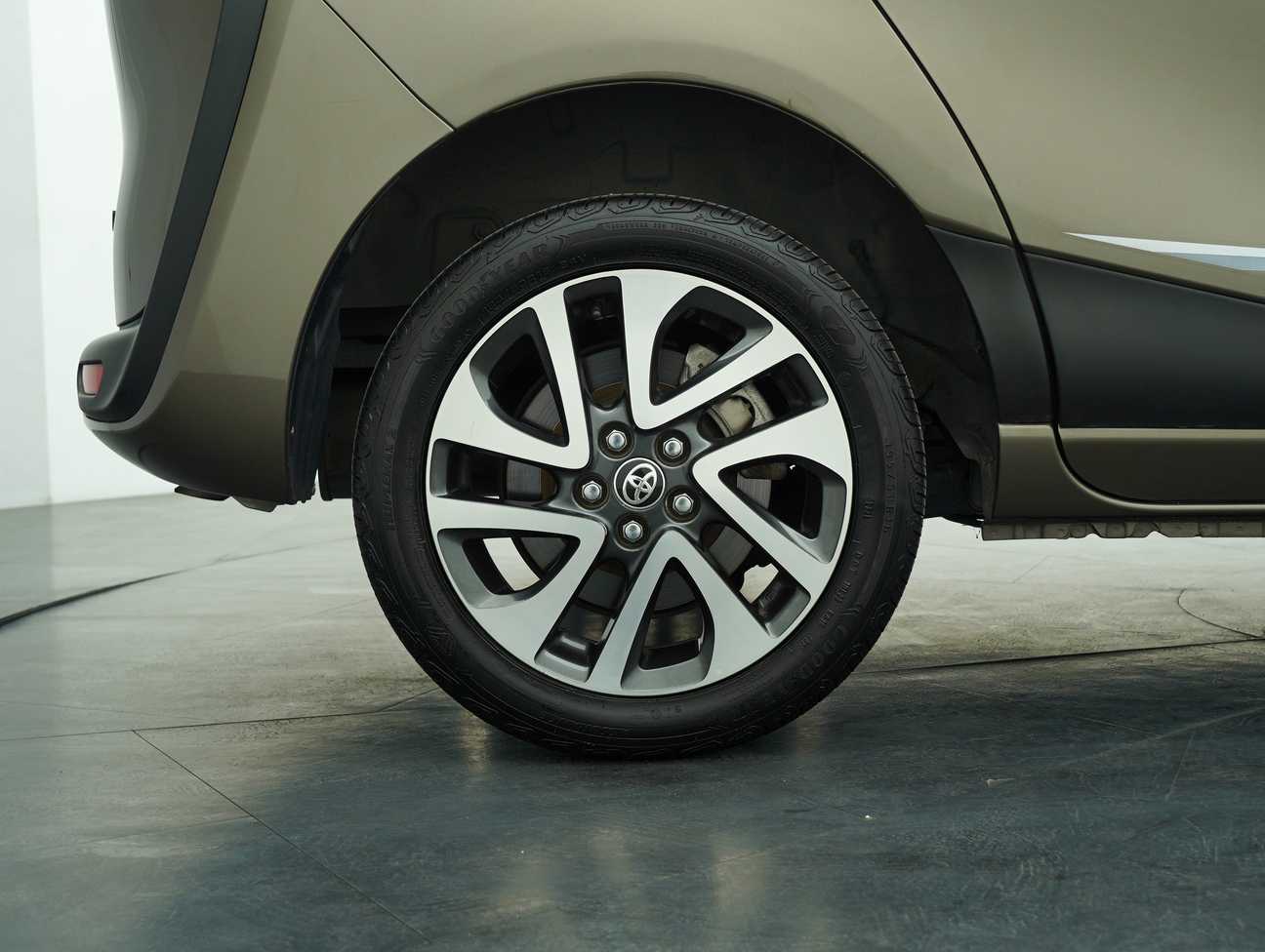 used 2017 Toyota Sienta V 1.5