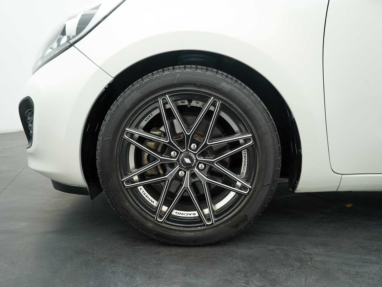 terpakai 2014 Kia Rio EX 1.4