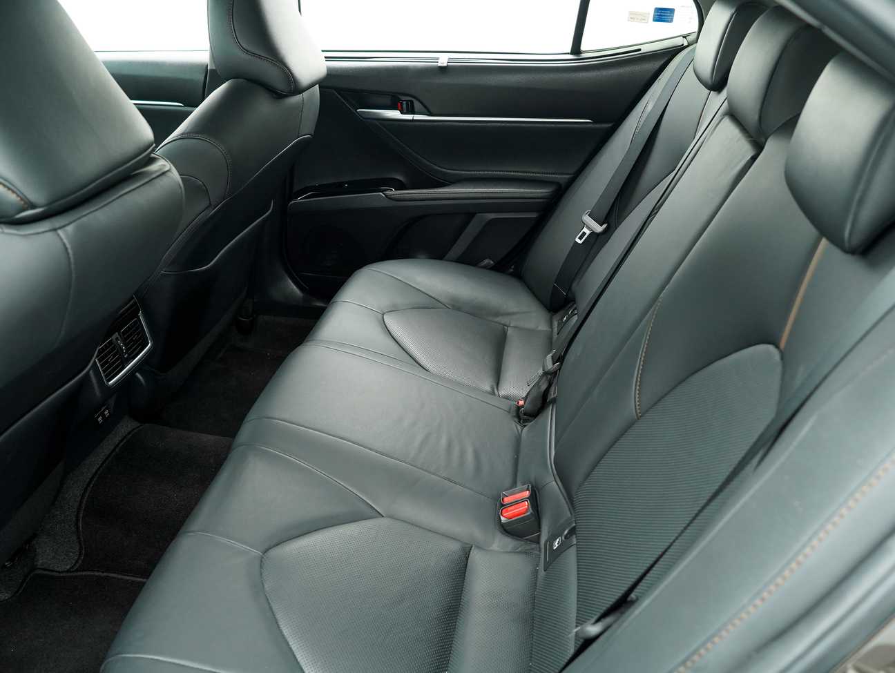 used 2019 Toyota Camry V 2.5