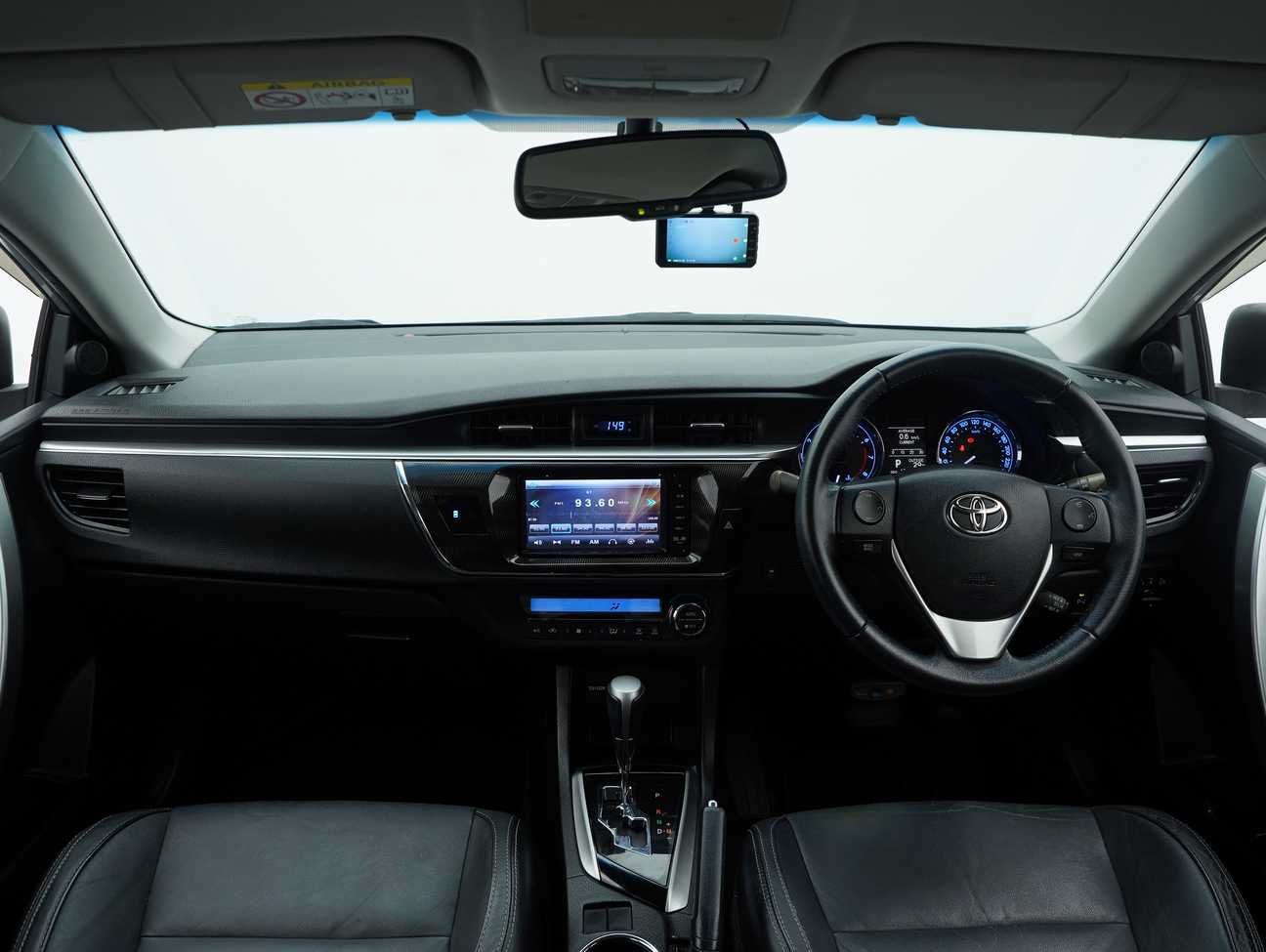 used 2014 Toyota Corolla Altis V 2.0