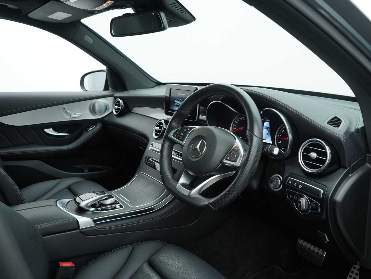 terpakai 2019 Mercedes-Benz GLC250 4MATIC AMG Line 2.0