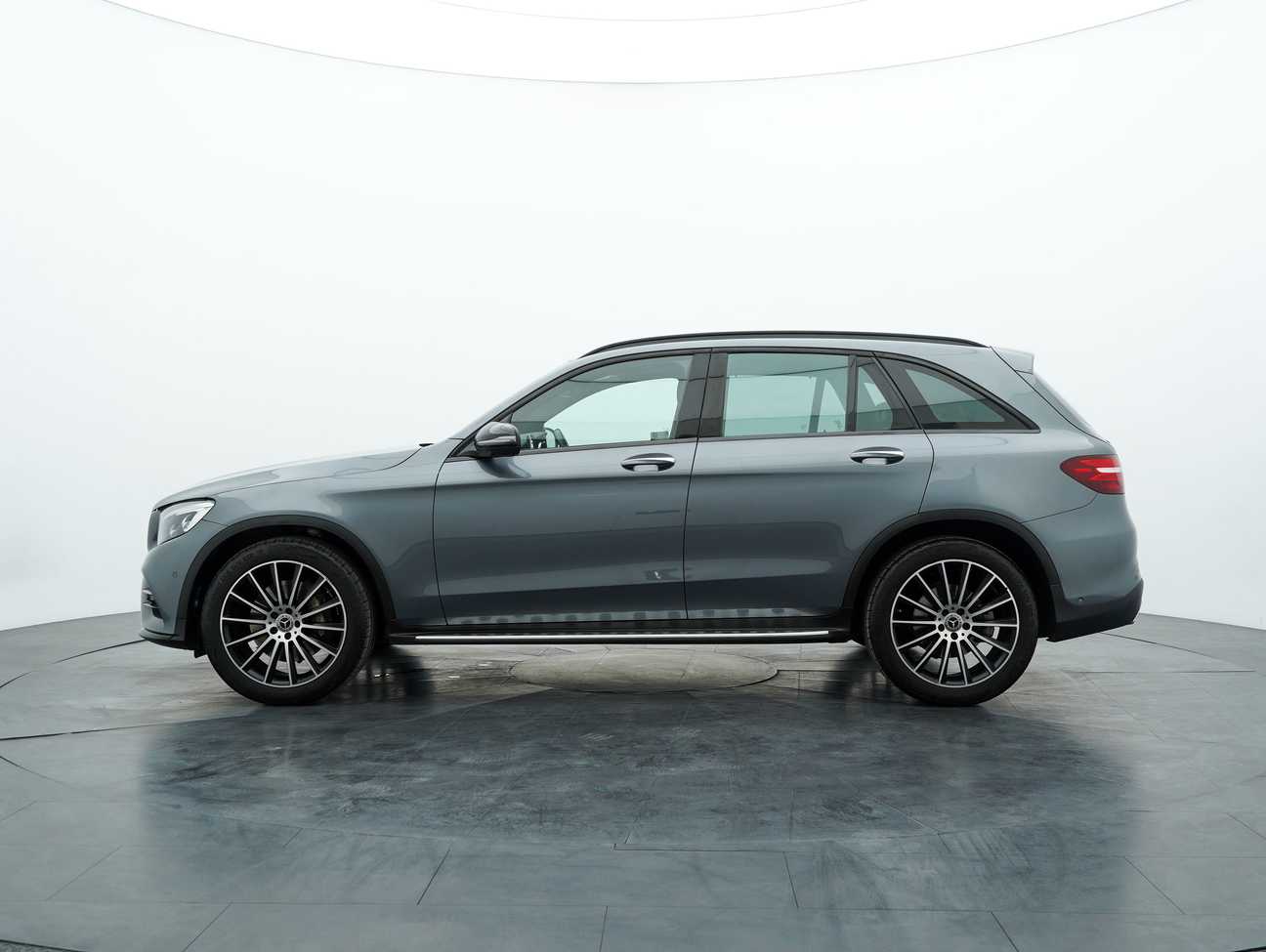 terpakai 2019 Mercedes-Benz GLC250 4MATIC AMG Line 2.0