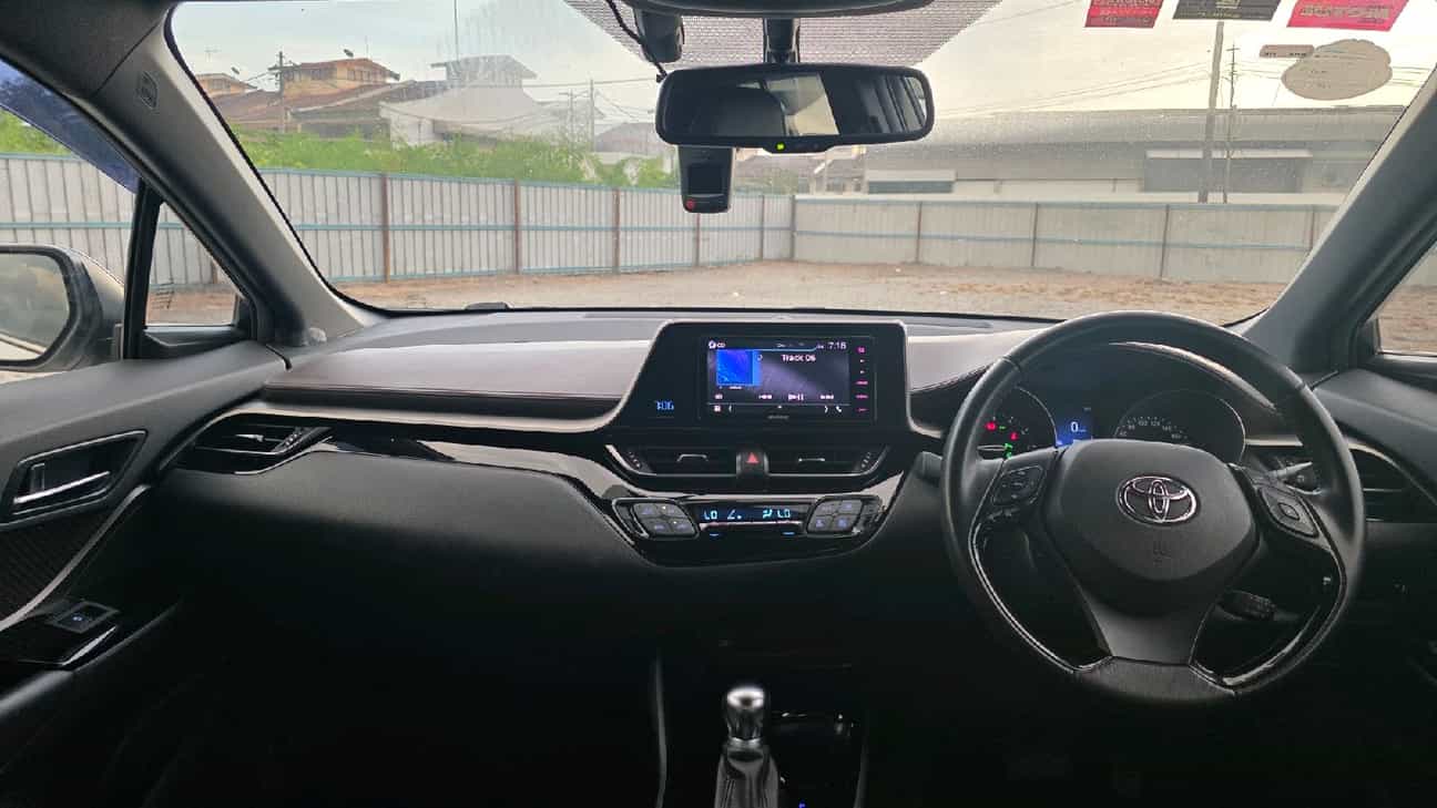 used 2019 Toyota C-HR  1.8