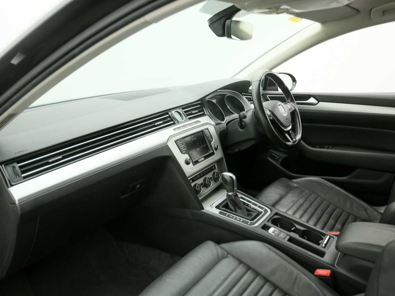 terpakai 2018 Volkswagen PASSAT  1.8