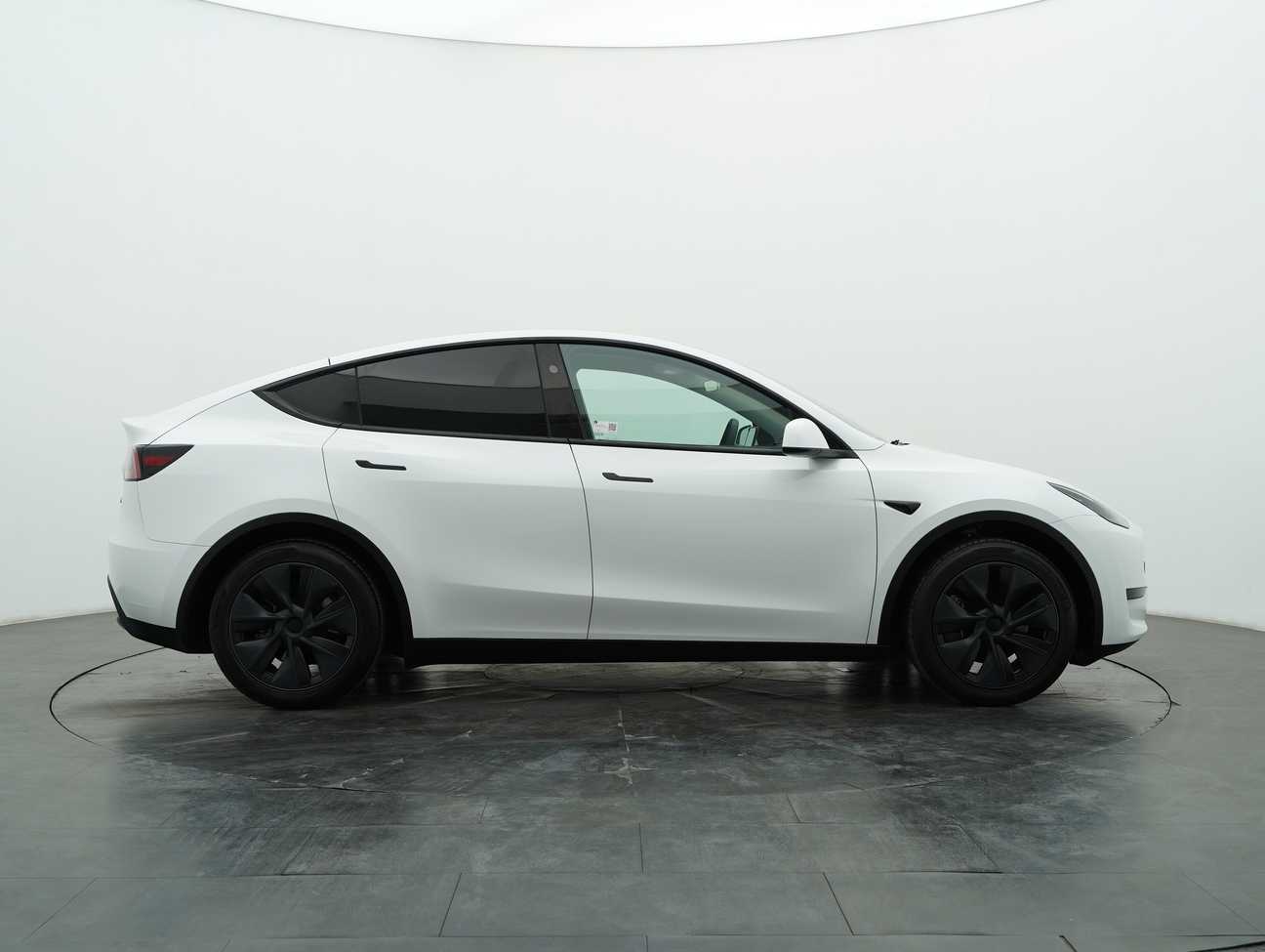 used 2024 Tesla Model Y Standard Range 