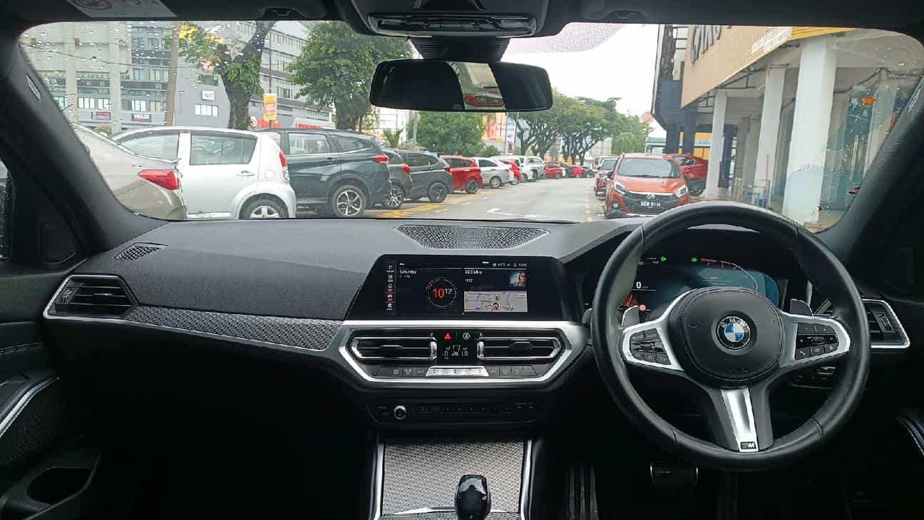 terpakai 2021 BMW 330i M Sport 2.0