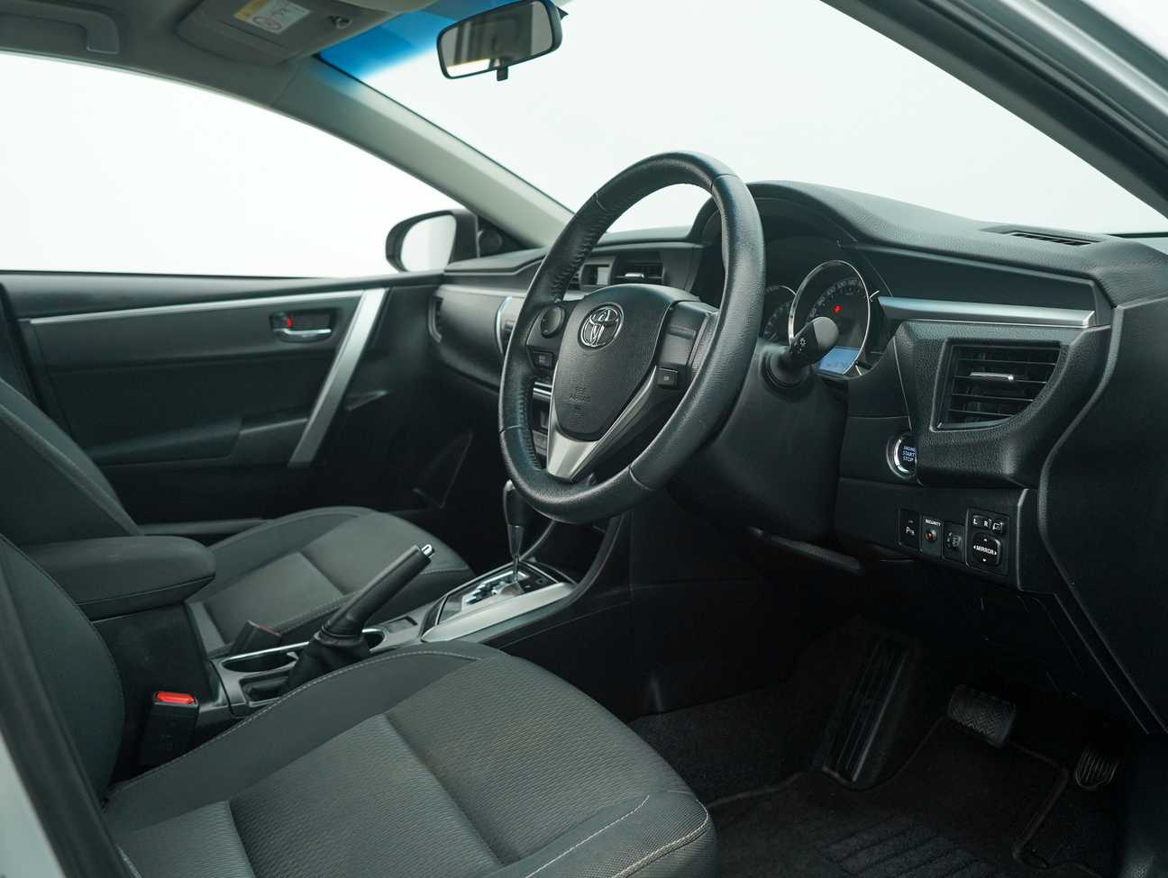 used 2015 Toyota Corolla Altis E 1.8