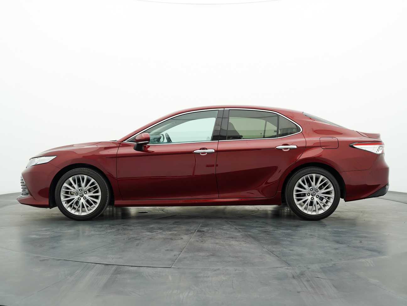 terpakai 2019 Toyota CAMRY V 2.5